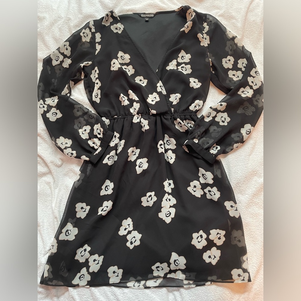 Express XS Black and White Floral Long Sleeve Fit and Flare Short Dress